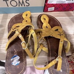 Pretty Yellow/mustard sandals size 6 1/2 “New”